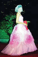 Any bride would love to get married in pink with this gown