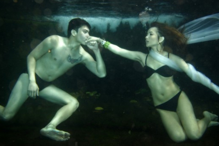 Underwater E-session by Val Porras of Exposure Digital Photography