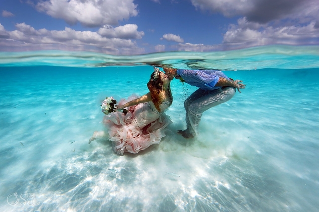 Couple Gets Married On A Sandbar In The Middle Of The Caribbean Sea ...