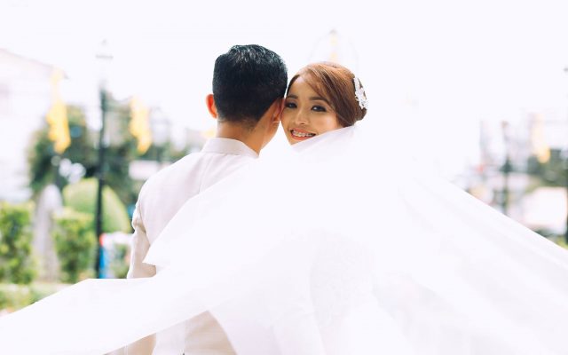 hang all memories wedding photo