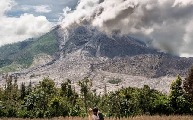 Keow Wee Loong Mt Sinabung Prenup Photo