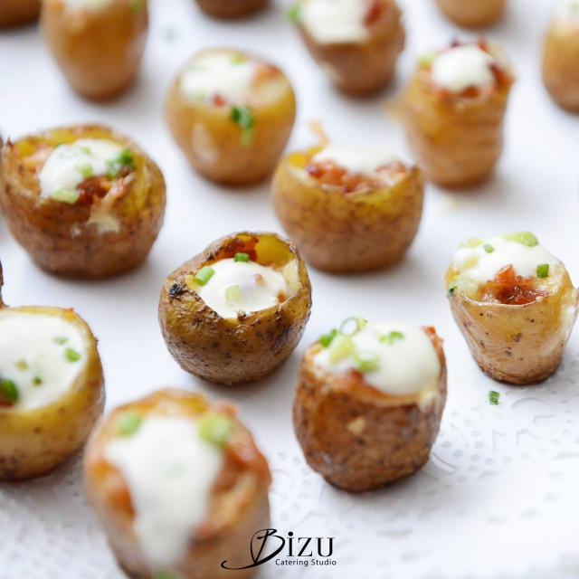 potato with sour cream and chives bizu catering studio