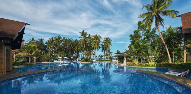 movenpick boracay pool