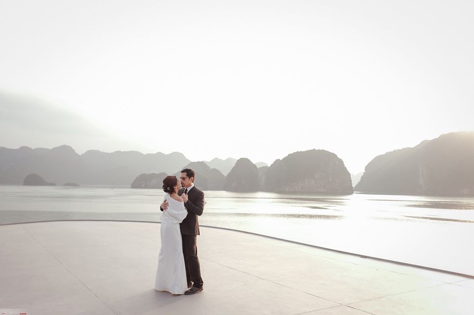 Christopher de Leon and Sandy Andolong's Renewal of Vows overlooking Ha Lon g Bay in Vietnam