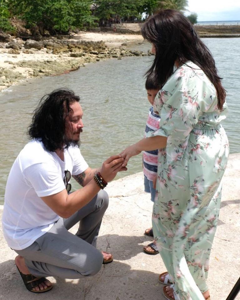 Baron Geisler's surprise proposal to partner Jenny Evangelista in Cebu