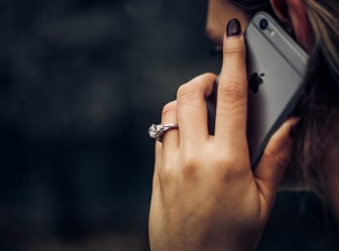 How to Deal with Unsolicited Wedding Advice phone call
